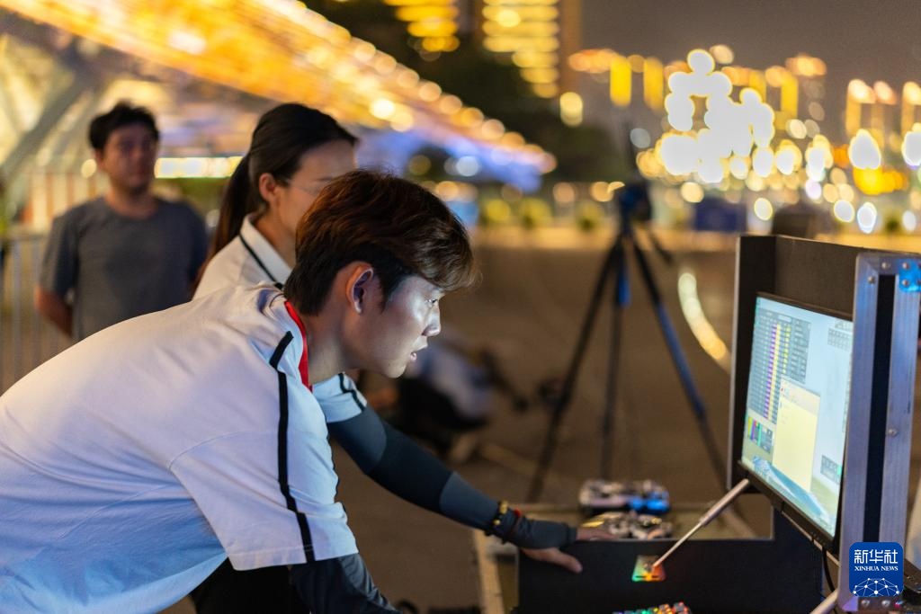 新职业故事丨无人机飞行工程师陆子祥：愿夜空“繁星”更璀璨