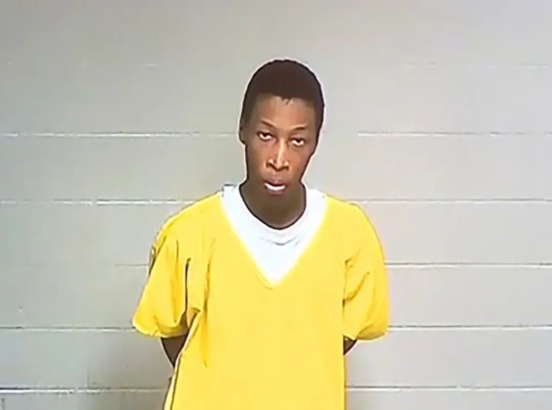 美国14岁男孩被杀，其母亲与凶手家人在法庭上爆发激烈斗殴