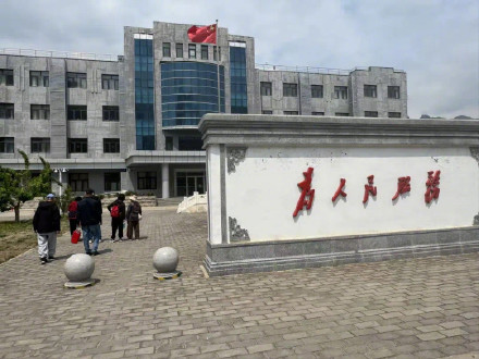 “五一”假期，北京一区开放政府停车场、推出共享食堂，记者现场探访