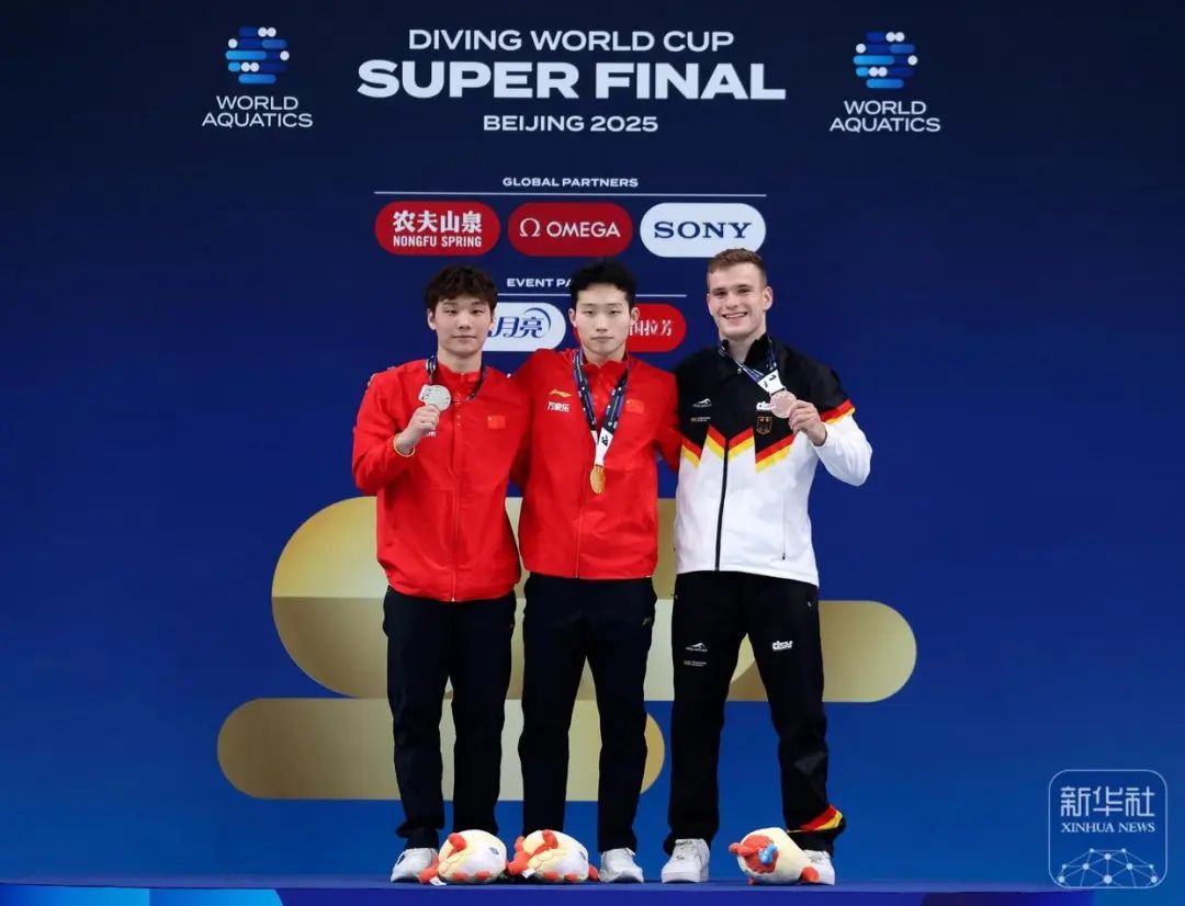 湖北运动员王宗源、郑九源包揽男子3米板冠亚军