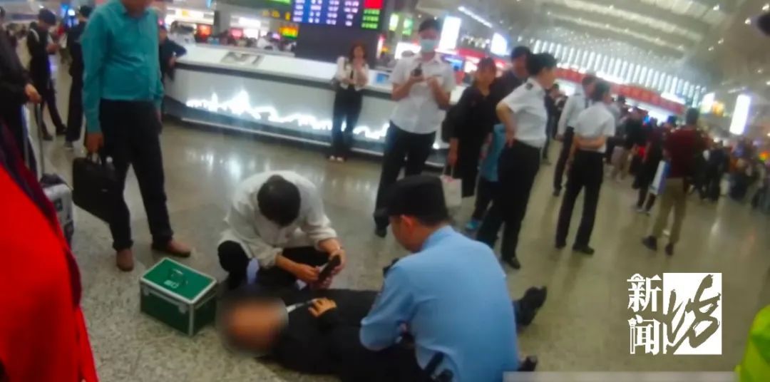 虹桥火车站紧急一幕!他们迅速出手,疏散人群…提醒 虹桥火车站紧急一幕!他们迅速出手,疏散人群…提醒
