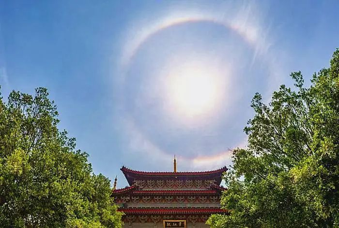 惊喜！四川峨眉山连续两日出现日晕