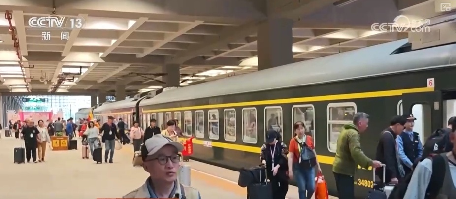 “车票+景区+酒店”织就辐射网 银发列车构建移动文化消费体验空间