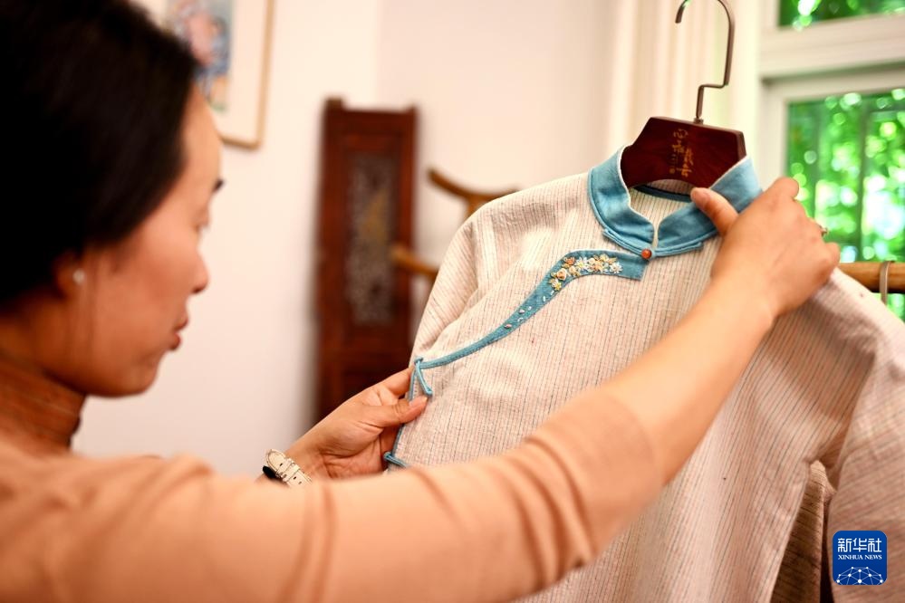 乡村里的旗袍工作室:一针一线“缝”梦想 乡村里的旗袍工作室:一针一线“缝”梦想