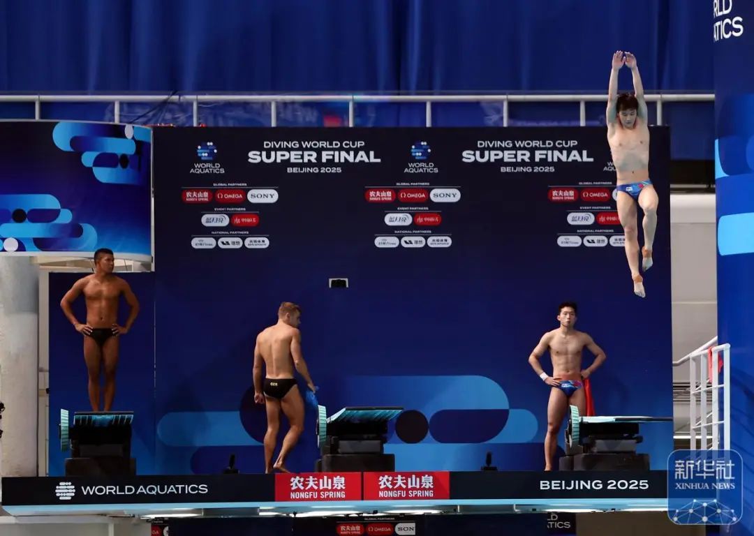 湖北运动员王宗源、郑九源包揽男子3米板冠亚军