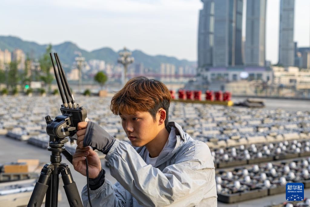 新职业故事丨无人机飞行工程师陆子祥：愿夜空“繁星”更璀璨