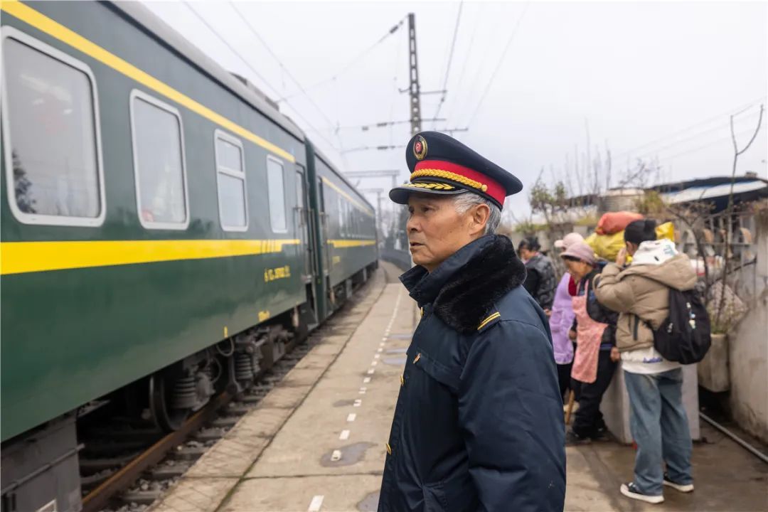 只有5个人的乡间小站,守护安全与温情 只有5个人的乡间小站,守护安全与温情