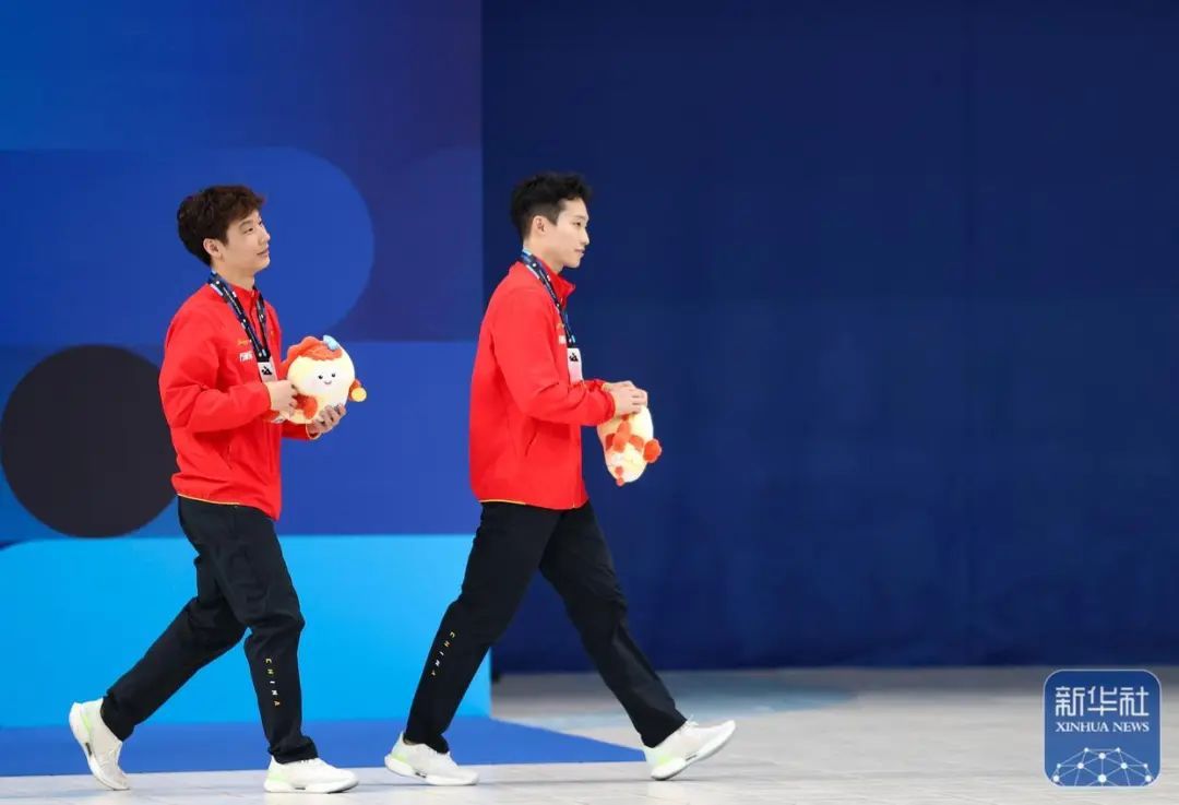 湖北运动员王宗源、郑九源包揽男子3米板冠亚军