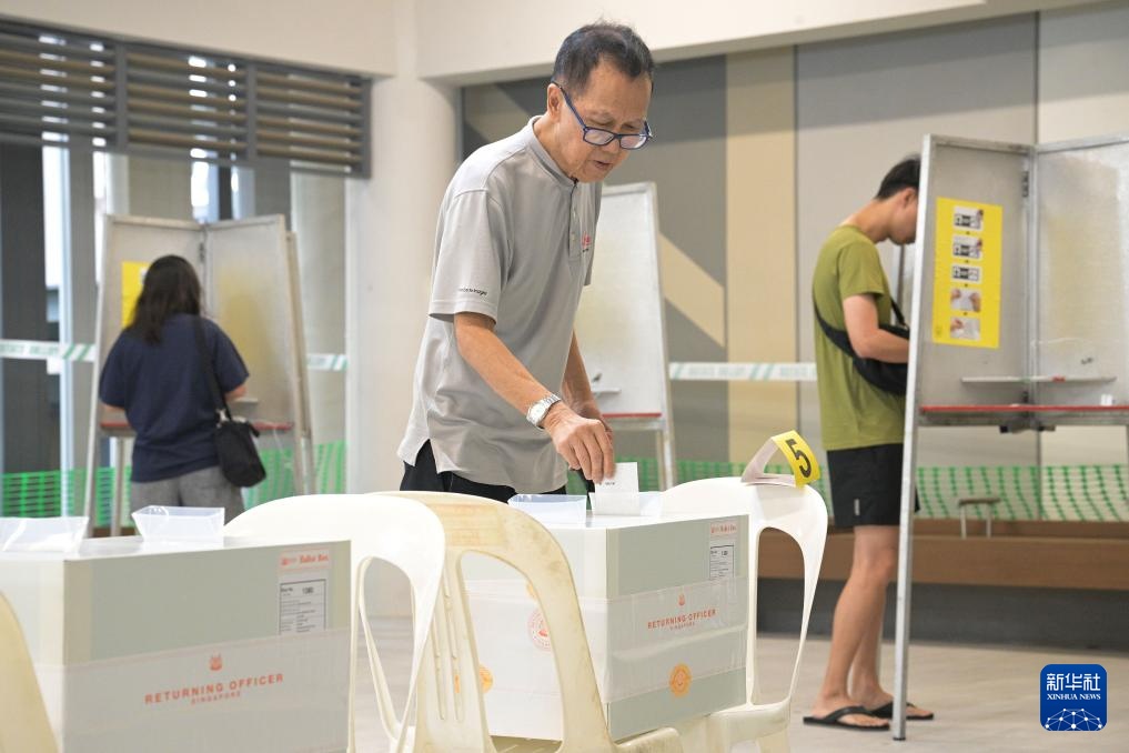 新加坡国会选举投票开始 新加坡国会选举投票开始