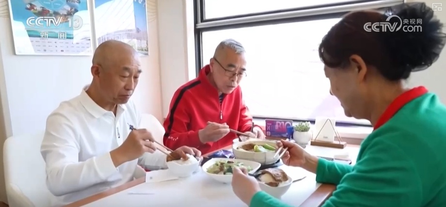 “车票+景区+酒店”织就辐射网 银发列车构建移动文化消费体验空间