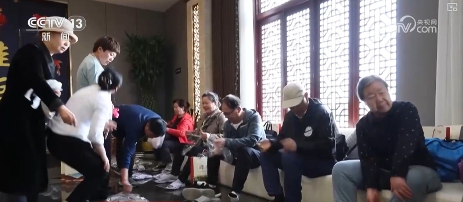 “车票+景区+酒店”织就辐射网 银发列车构建移动文化消费体验空间