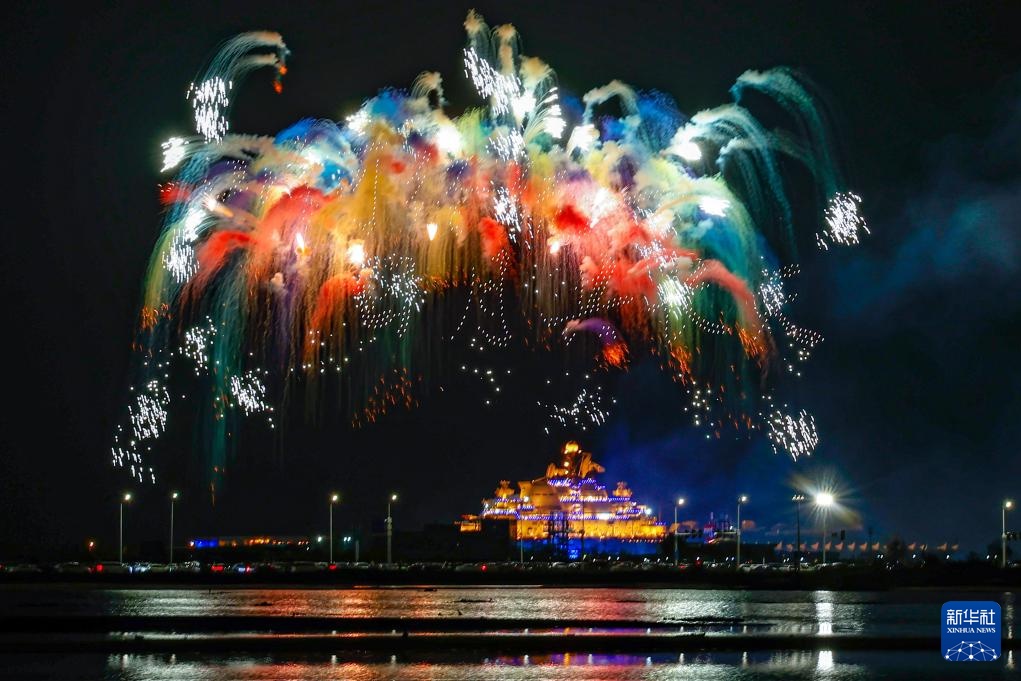 焰火秀绽放津城夜