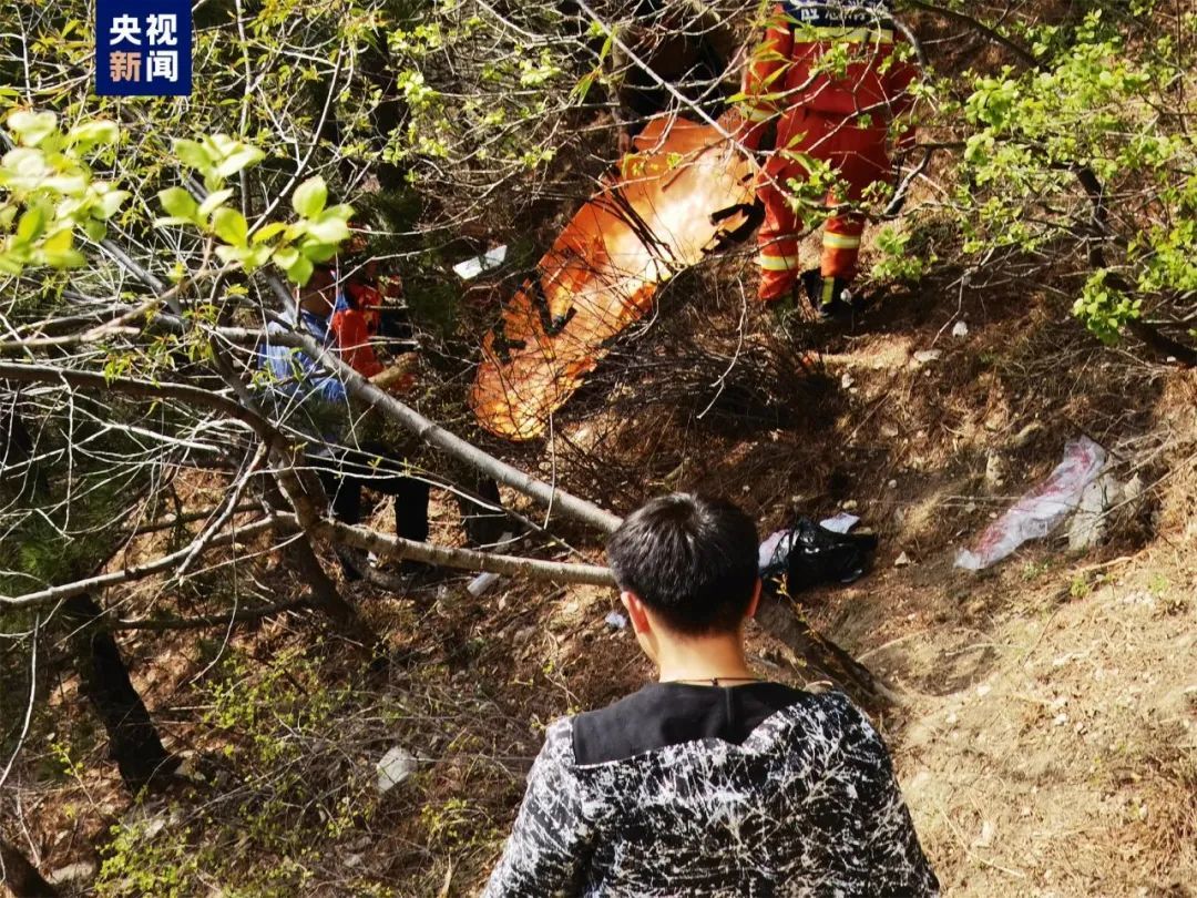 贵州一景区附近岩体崩塌多车被埋，山体落石都有哪些前兆？