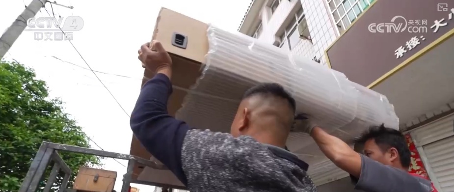 更“新”换“新”牵手假日消费 激发消费新活力推动产业提质升级