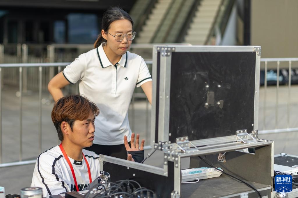 新职业故事丨无人机飞行工程师陆子祥：愿夜空“繁星”更璀璨