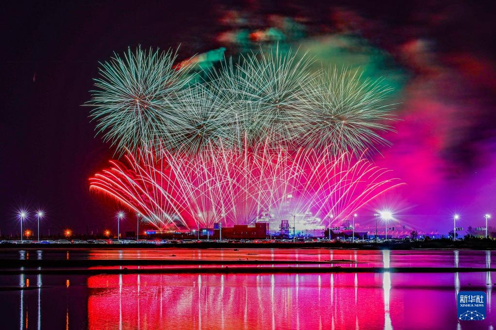 焰火秀绽放津城夜