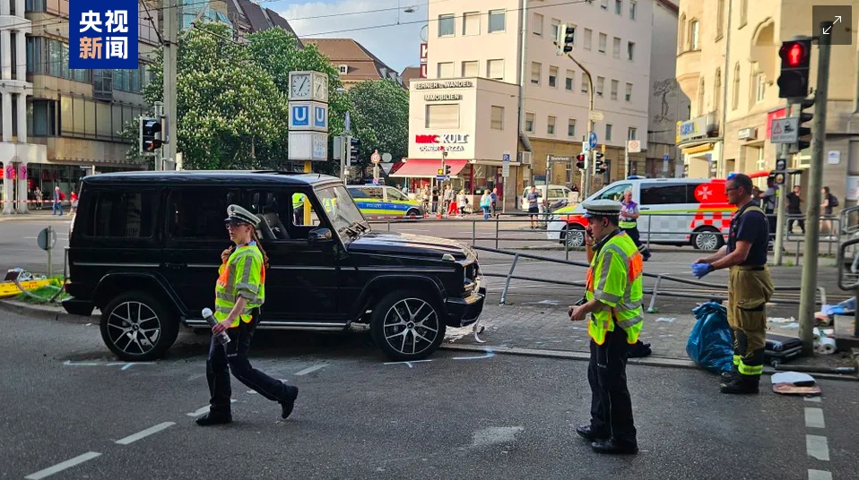 德国斯图加特车辆冲撞行人事件被认定为交通事故 已致1死8伤 德国斯图加特车辆冲撞行人事件被认定为交通事故 已致1死8伤