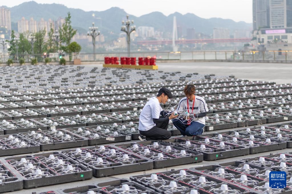 新职业故事丨无人机飞行工程师陆子祥：愿夜空“繁星”更璀璨