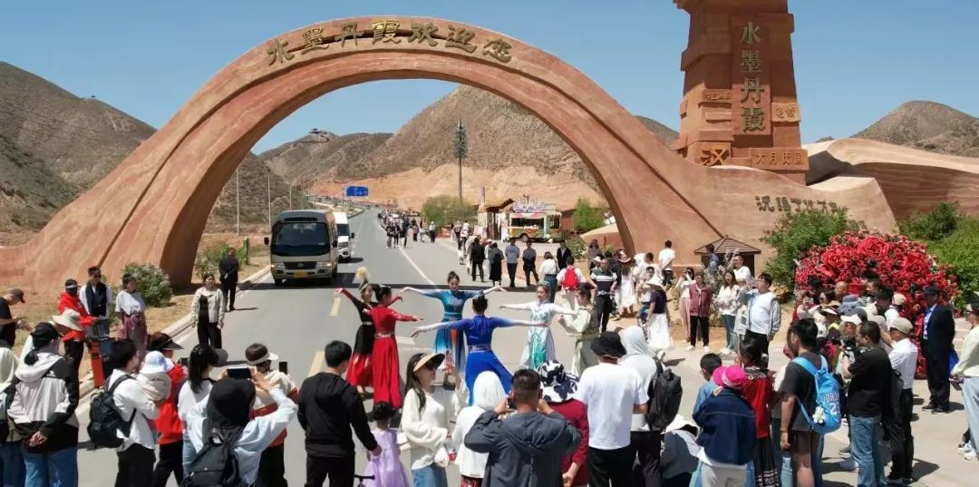 百年铁桥游人如织,特色景区人气满满!“五一”兰州文旅市场热力攀升 百年铁桥游人如织,特色景区人气满满!“五一”兰州文旅市场热力攀升