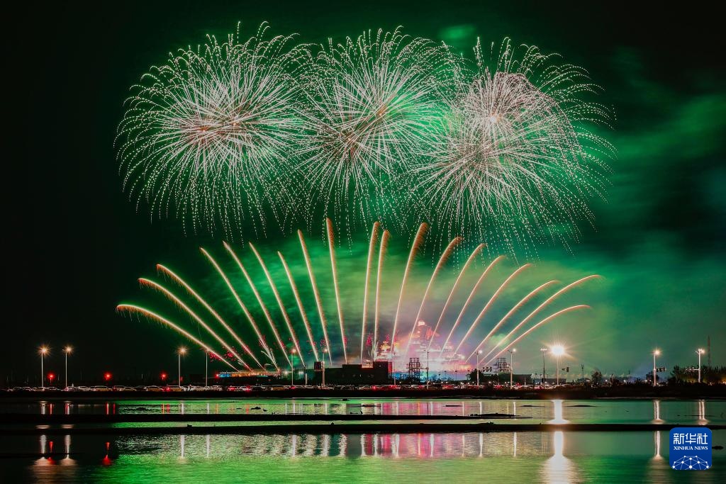 焰火秀绽放津城夜