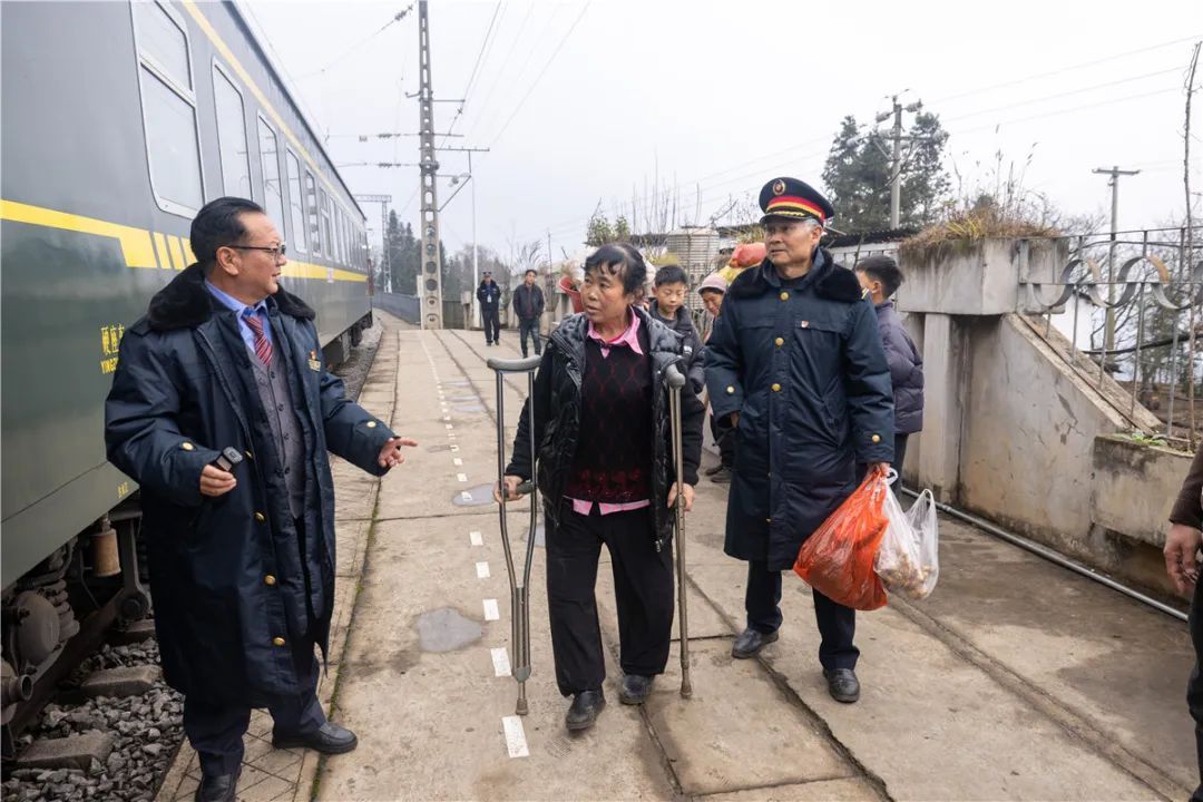 只有5个人的乡间小站,守护安全与温情 只有5个人的乡间小站,守护安全与温情