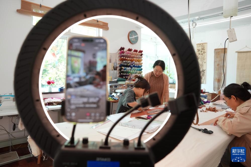 乡村里的旗袍工作室:一针一线“缝”梦想 乡村里的旗袍工作室:一针一线“缝”梦想