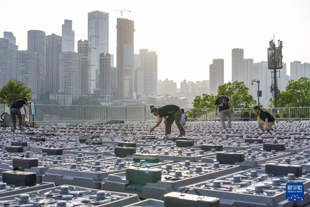 新职业故事丨无人机飞行工程师陆子祥：愿夜空“繁星”更璀璨