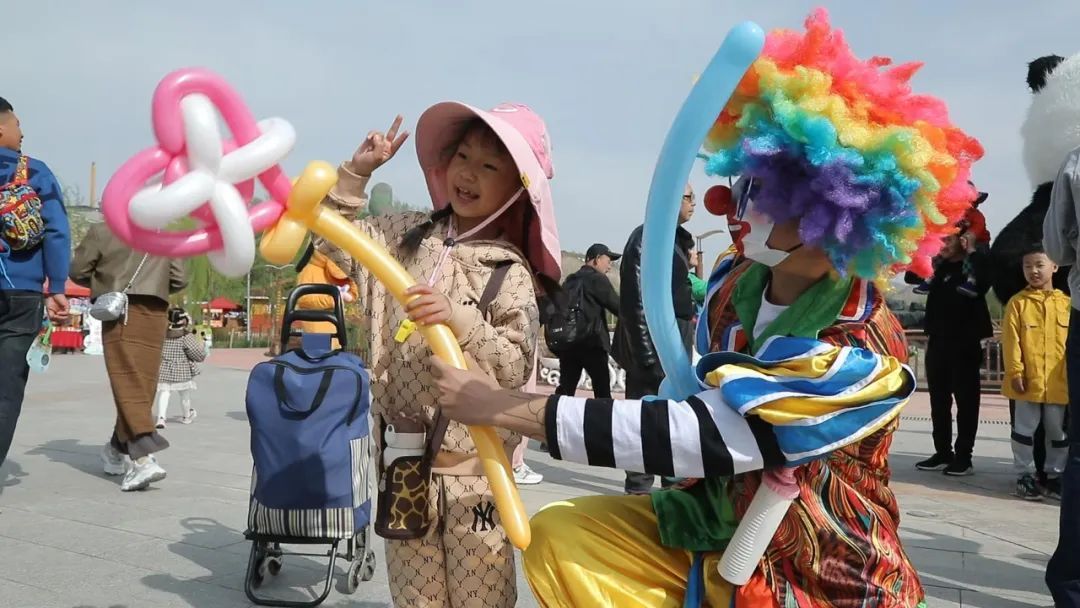 百年铁桥游人如织,特色景区人气满满!“五一”兰州文旅市场热力攀升 百年铁桥游人如织,特色景区人气满满!“五一”兰州文旅市场热力攀升