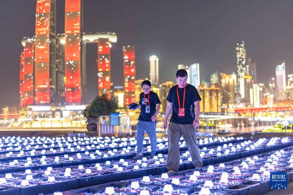 新职业故事丨无人机飞行工程师陆子祥：愿夜空“繁星”更璀璨