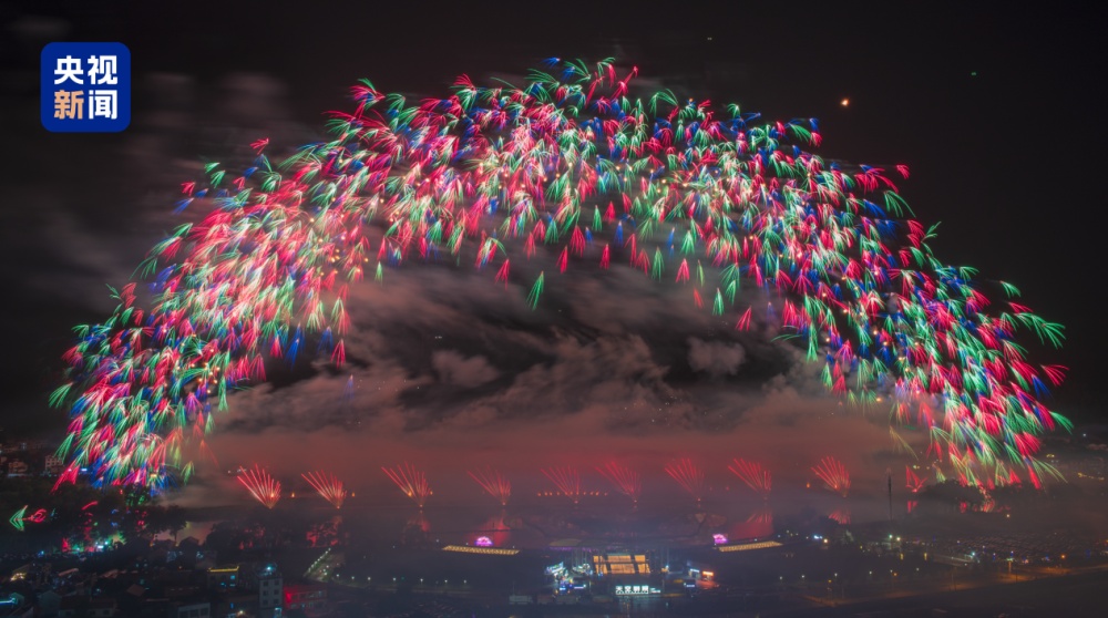 “烟花+无人机”强势破圈!这个假期,一起去浏阳,看!烟!花! “烟花+无人机”强势破圈!这个假期,一起去浏阳,看!烟!花!