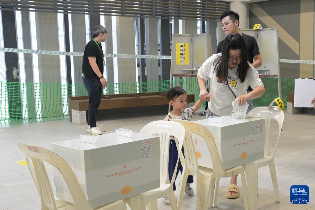 新加坡国会选举投票开始 新加坡国会选举投票开始