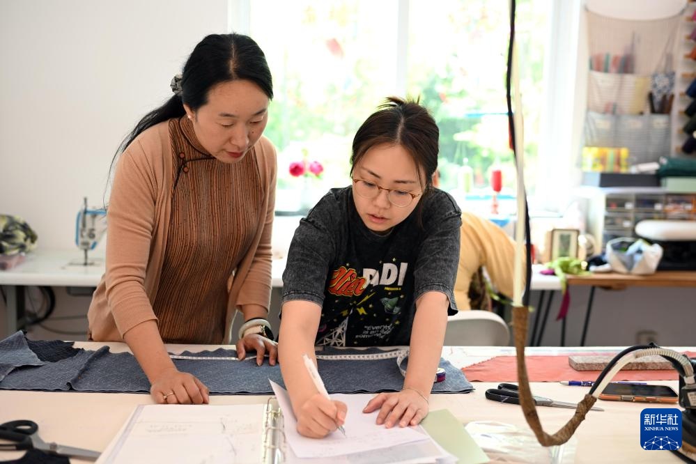 乡村里的旗袍工作室:一针一线“缝”梦想 乡村里的旗袍工作室:一针一线“缝”梦想