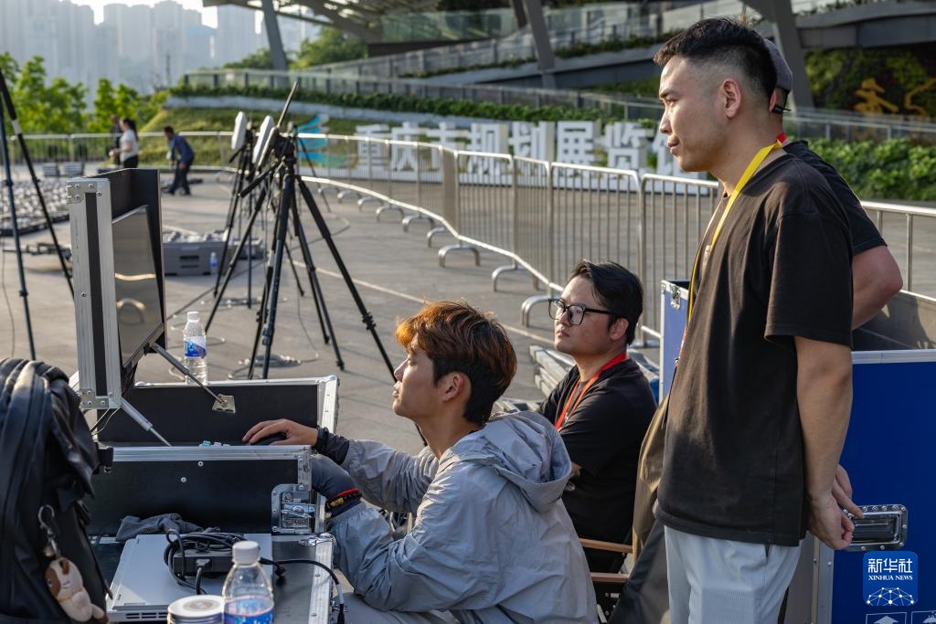 新职业故事丨无人机飞行工程师陆子祥：愿夜空“繁星”更璀璨