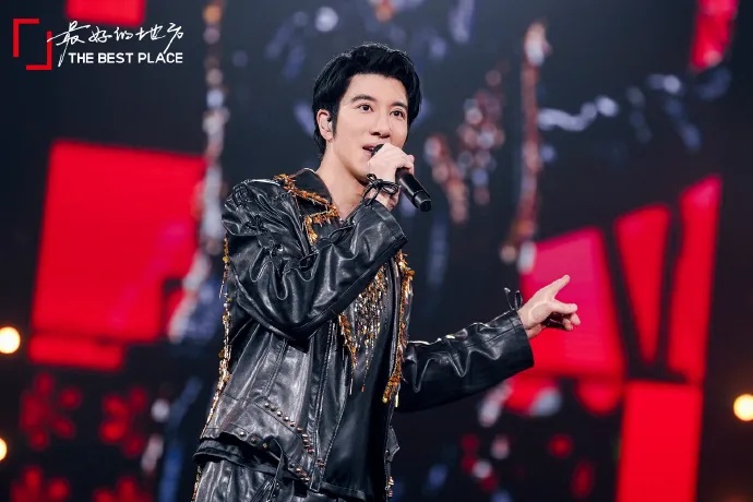 王力宏演唱会突发意外,一脚踩空差点掉下舞台!粉丝称希望取消高危项目 王力宏演唱会突发意外,一脚踩空差点掉下舞台!粉丝称希望取消高危项目