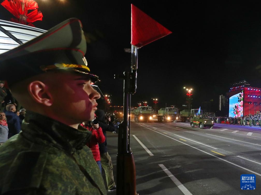 明斯克举行卫国战争胜利日阅兵式彩排 明斯克举行卫国战争胜利日阅兵式彩排