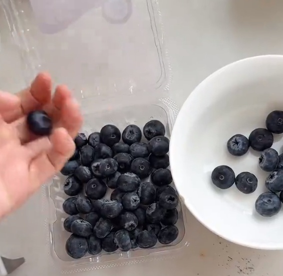 冲上热搜！这种水果“肚脐眼”有霉菌？网友：天天都吃