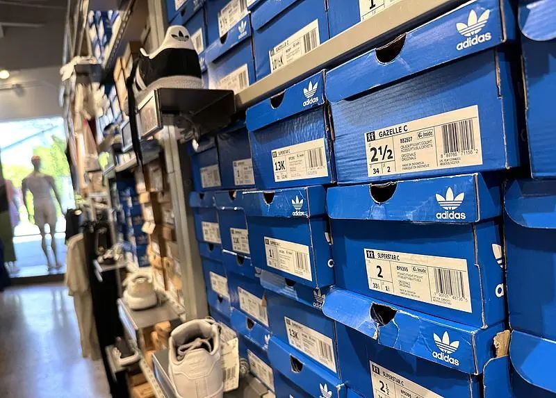 耐克、阿迪达斯等76个鞋类品牌致信白宫请求豁免关税,称已构成“生存威胁” 耐克、阿迪达斯等76个鞋类品牌致信白宫请求豁免关税,称已构成“生存威胁”
