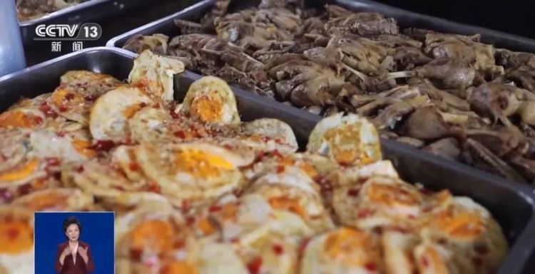 10元可吃40个荤菜!这位“盒饭姐”火了 10元可吃40个荤菜!这位“盒饭姐”火了