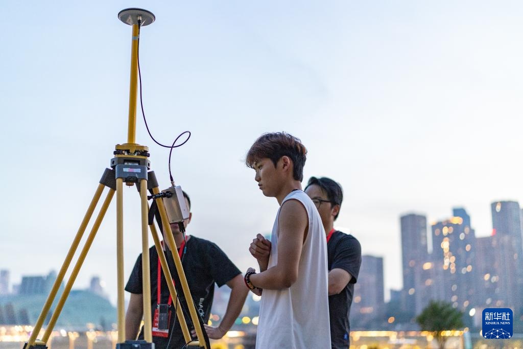 新职业故事丨无人机飞行工程师陆子祥：愿夜空“繁星”更璀璨