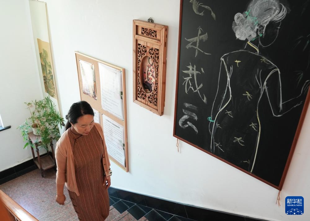 乡村里的旗袍工作室:一针一线“缝”梦想 乡村里的旗袍工作室:一针一线“缝”梦想