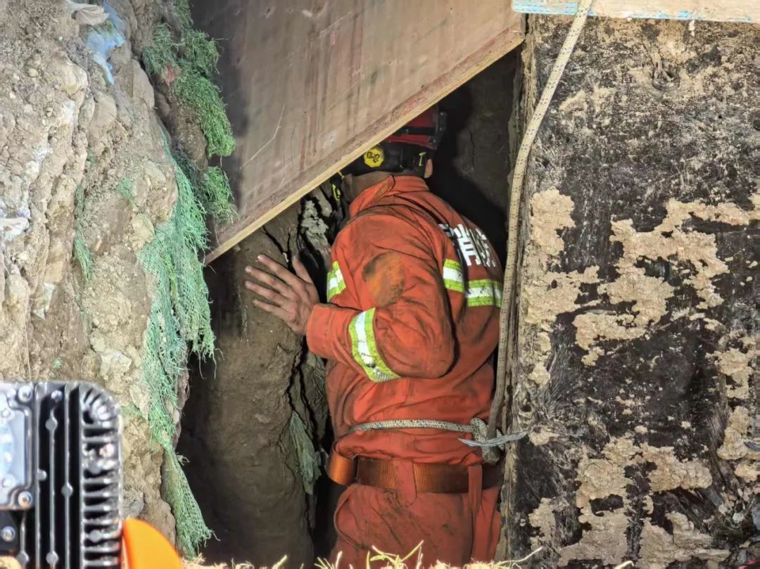 地下室装修施工人员被埋压，北京大兴消防“生死营救”
