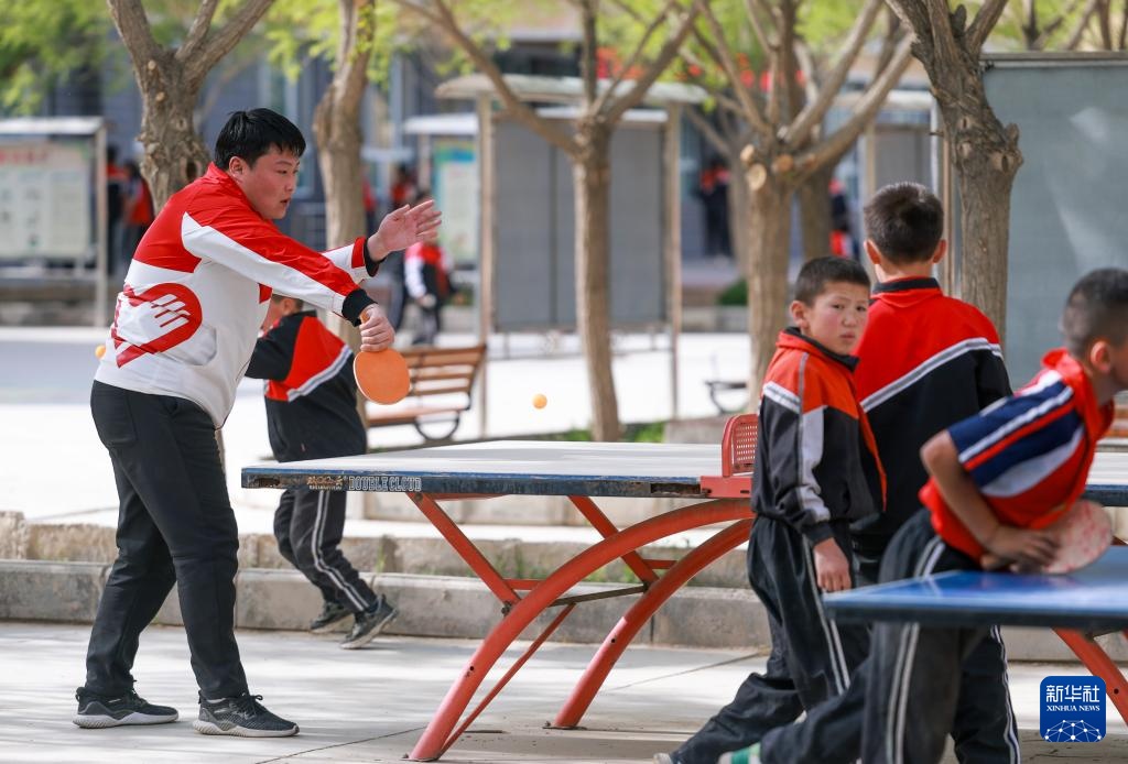 图片故事丨帕米尔高原上的蒲公英老师