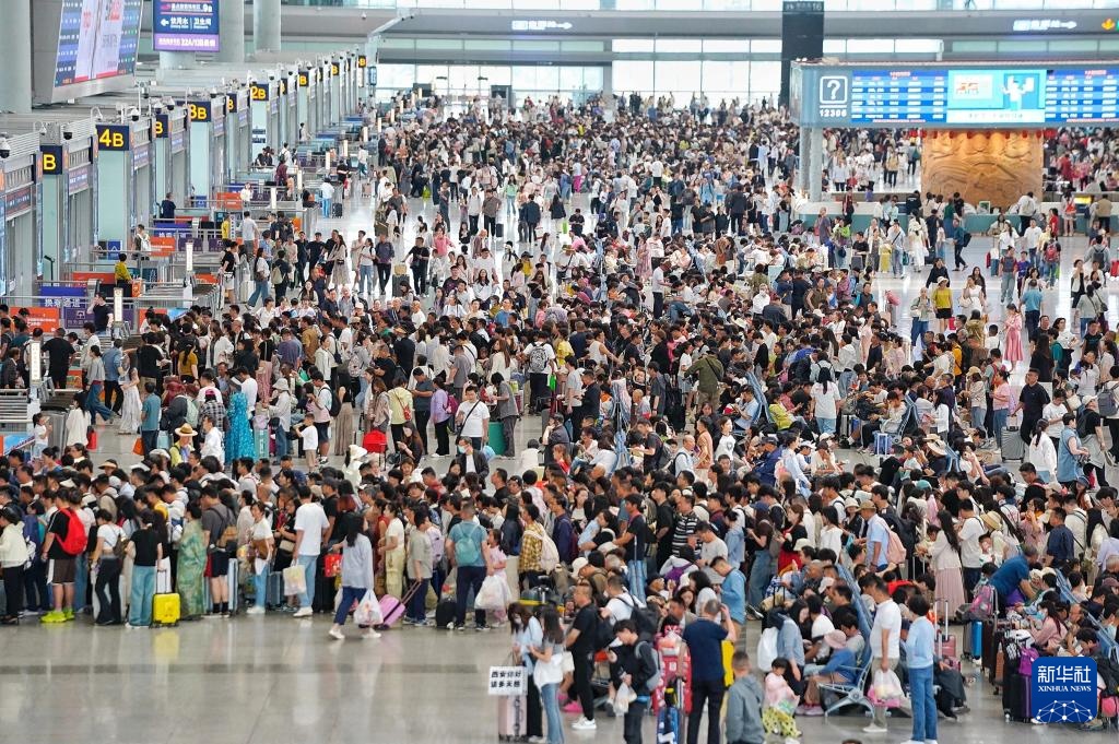 铁路迎来“五一”假期返程客流高峰