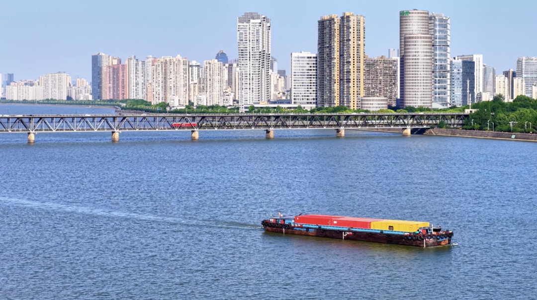 短时暴雨、雷雨大风!今晚抵达杭州,出门务必小心 短时暴雨、雷雨大风!今晚抵达杭州,出门务必小心