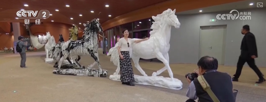 多样文旅体验点亮“五一”假期 “文旅商体展”跨界联动引爆消费新热点