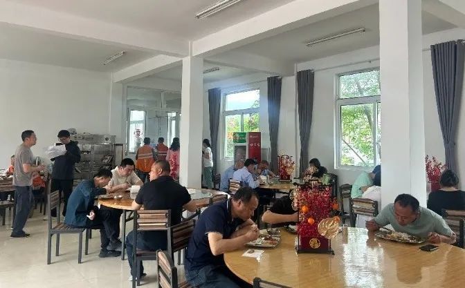 安徽一镇政府食堂面向游客开放，五菜一汤10元！副镇长回应：还赠黄山烧饼