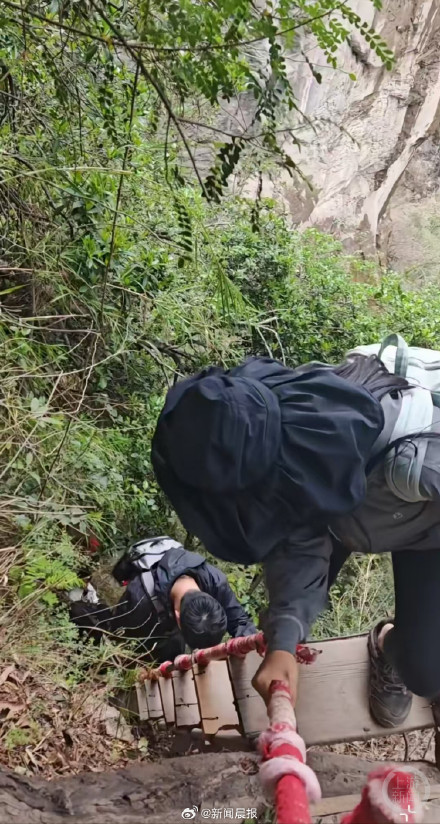 中虎跳峡封闭后有游客逆行打卡 景区：有专人值守会加强管理