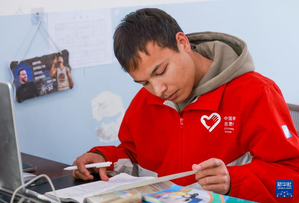 图片故事丨帕米尔高原上的蒲公英老师