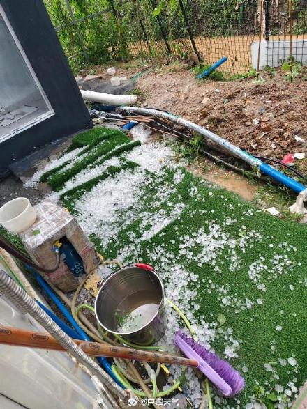 广州花都现鸡蛋大小冰雹 局地需警惕龙卷！