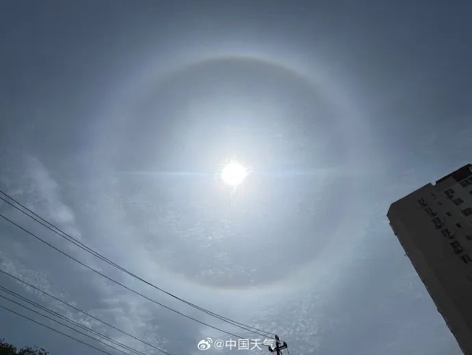 北京天空现梦幻日晕
